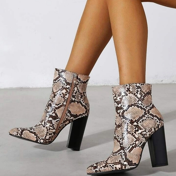 Lulus Snakeskin Western Block Heel Booties – Tan/Black – Size 6.5 - Picture 5 of 8